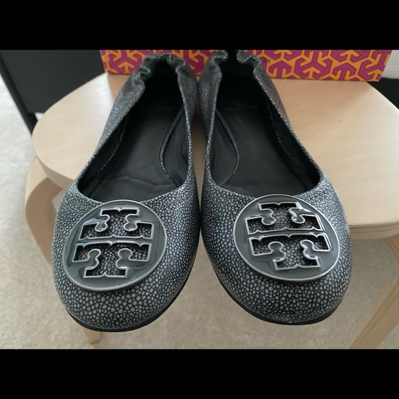 Tory Burch Reva Stingray Leather Flats - Picture 3 of 5